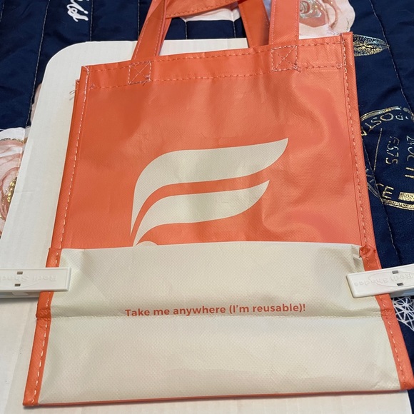 FREE! Mini reusable shopping bag with any purchase! - Picture 3 of 5